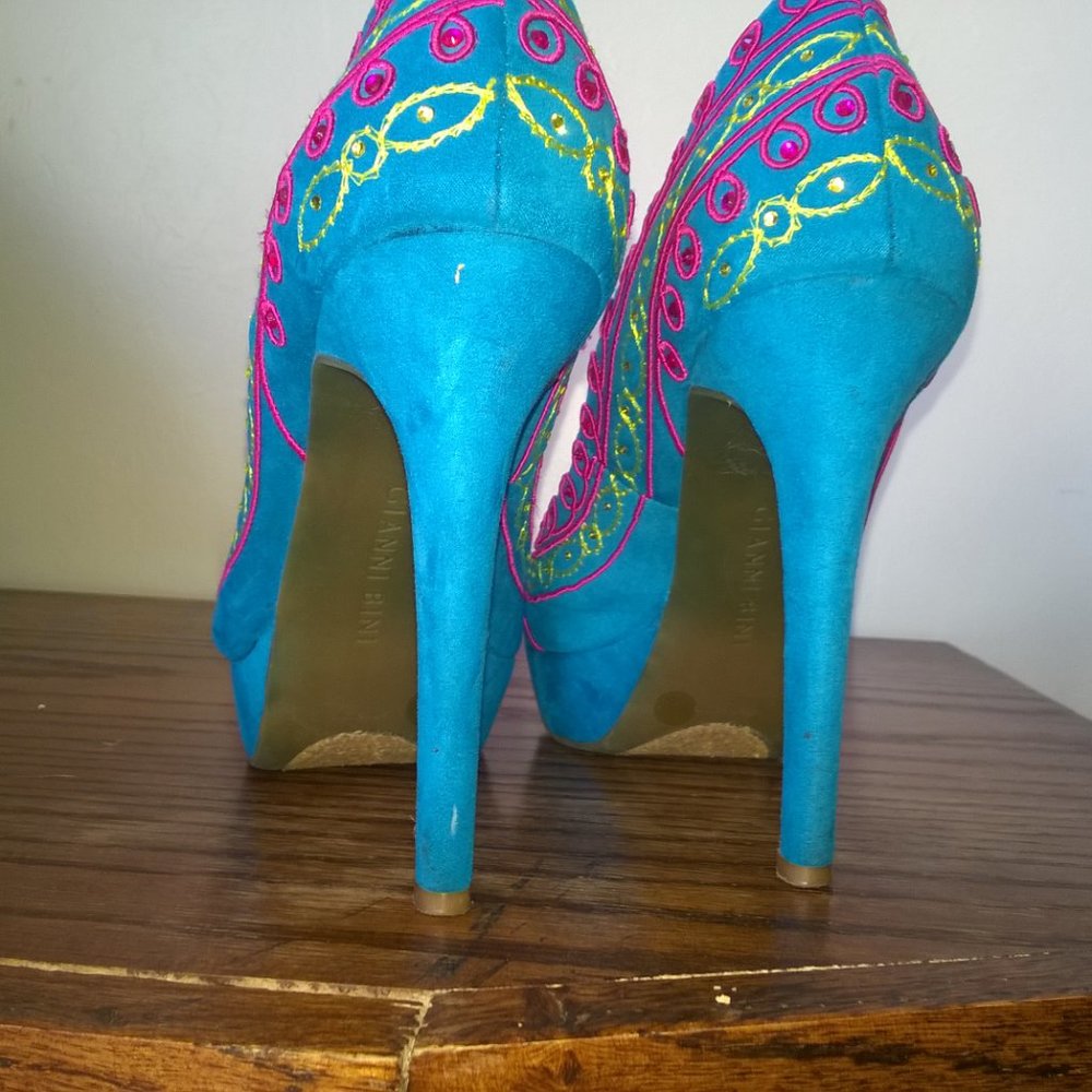 Spring Time Embroidered Heels - Picture 3 of 10